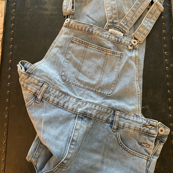 Distressed denim overalls! - Picture 3 of 4